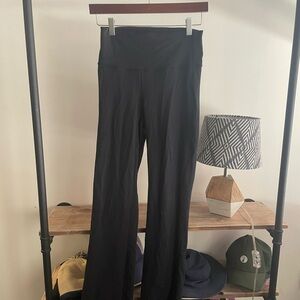 Aritzia TNA yoga pants slim flare
